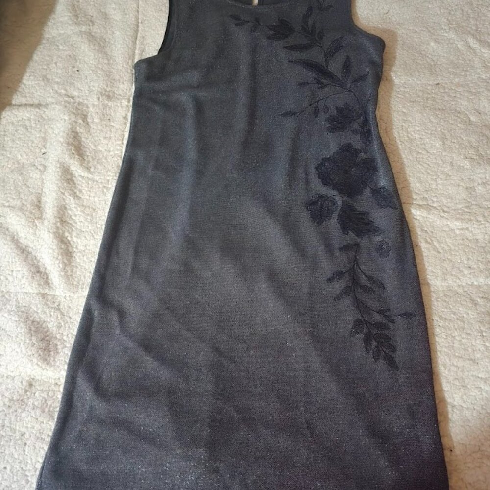 Women’s Sleeveless Dark Gray Metallic Sheath Dress – Floral Detail, Size M